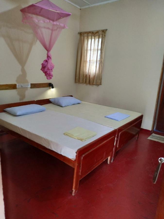 Under Water Safaris And Resort Uppuveli Bagian luar foto